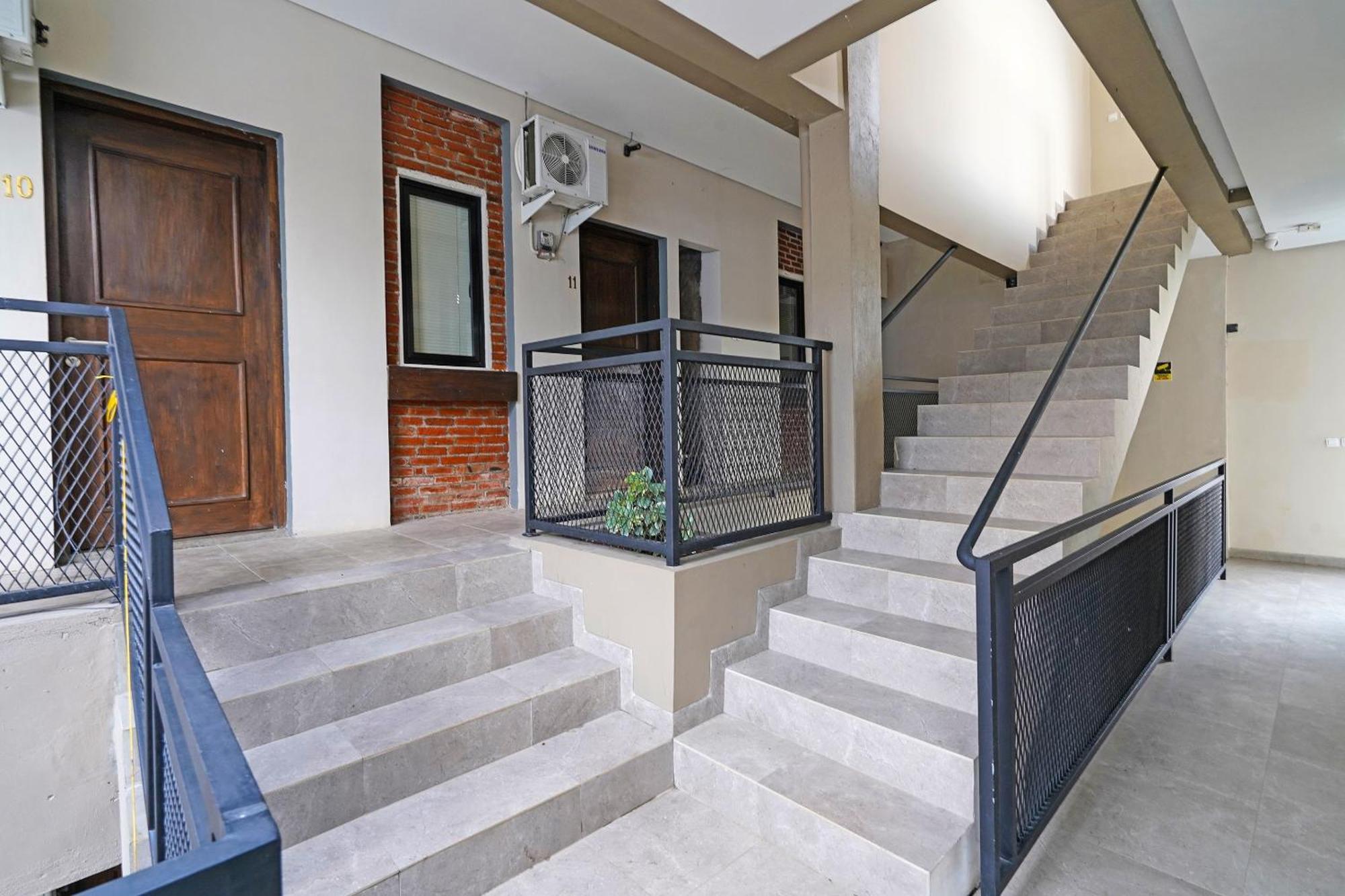 Capital O 1898 Louise Place Cianjur Exterior foto